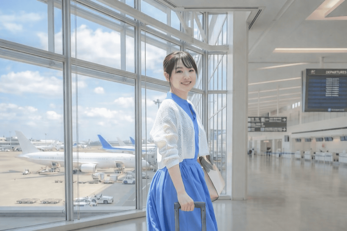 空港にいる女性